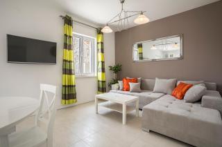 Lantana Holiday Home - 2