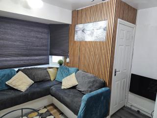 Femros Apartments, 15mins to city center. - 4