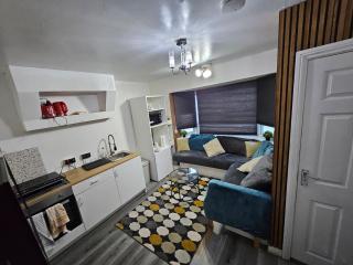 Femros Apartments, 15mins to city center. - 5