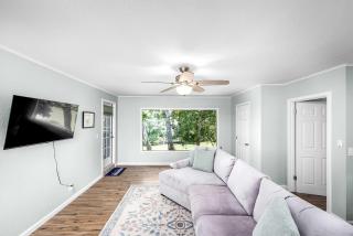 Riverfront Private Deck Family Games Wurstfest Fun - 9