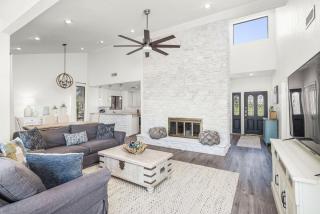 Waterfront Deck Fishing Canyon Lake Family Vacation - 1