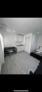 Travellers Guesthouse - 9