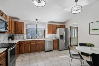 Central Location - 2 living spaces & covered patio! - 8