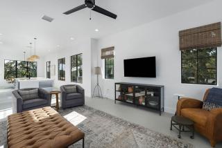 Scenic Views Heated Pools 2 Homes Sleeps 16 - 2