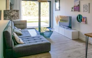 2 Bedroom Cozy Home In Allan - 8