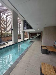 Stylish 1BR Valley Stay with Secure Car Park - 9