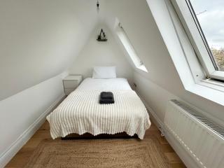 Cosy 3 Bedroom Flat, Hackney Central - London - 7