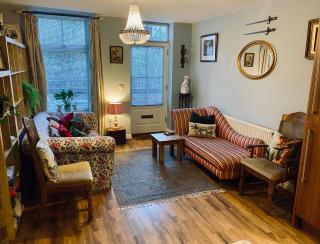 Studio - Sleeps 2 - Pets - Terrace - Parking - 2