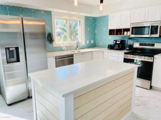 Island Beach Club - steps to the Gulf! - 9