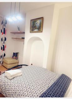 Bright Double Room with En-Suite Bathroom - 6