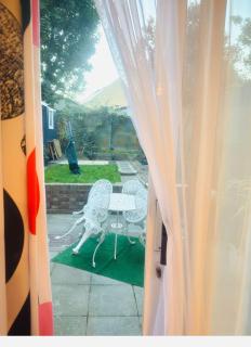 Bright Double Room with En-Suite Bathroom - 2