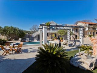 Villa in Bogomolje with swimming pool - 4