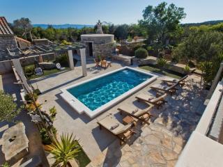 Villa in Bogomolje with swimming pool - 8