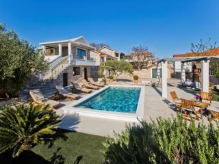 Villa in Bogomolje with swimming pool - 9