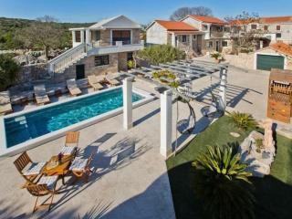 Villa in Bogomolje with swimming pool - 3