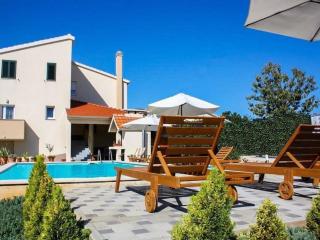 Matia I with pool - 8