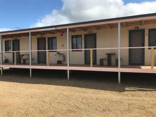 Wheatsheaf Hotel - 0