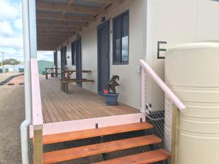 Wheatsheaf Hotel - 1