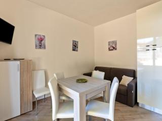 Modern apartment in Badesi with garden - 5