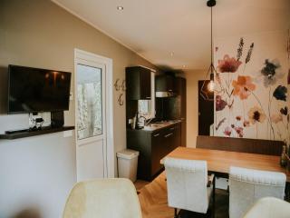 Charming 5-Person Bee Lodge in the Woods - 8