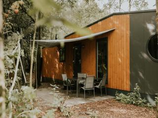 Charming 5-Person Bee Lodge in the Woods - 0