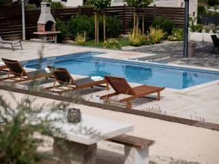 Victoria with pool in Imotski - 1