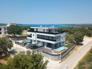 Villa in Pula with swimming pool - 0