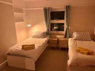 3 bedroom Family home in Budleigh Salterton, Devon - 2