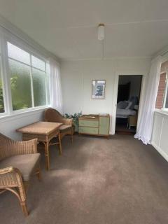 Rose Cottage - Charming 2 Bedroom Home - 3