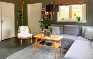 2 Bedroom Cozy Home In Straumgjerde - 9