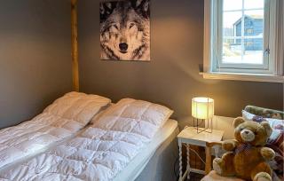 2 Bedroom Cozy Home In Straumgjerde - 1