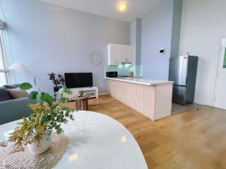 Modern Two-Level Apartment in the Heart of Epping - 8