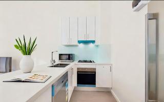 Modern Two-Level Apartment in the Heart of Epping - 2