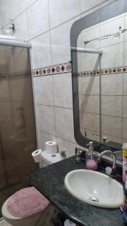 Quarto com 3 camas de solteiro em apartamento compartilhado - 4