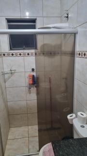 Quarto com 3 camas de solteiro em apartamento compartilhado - 3