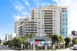 Chatswood Convenience - Steps to Train & Metro - HELP5 - 9