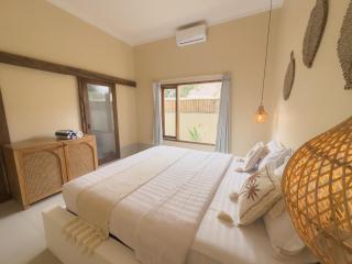Tropical 2-BR villa in Kuta Lombok center - 9