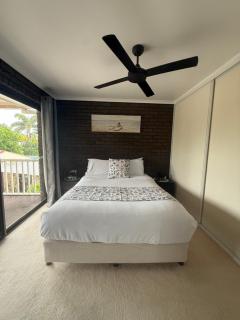 Coastal Escape walk to Kellys Beach - 4