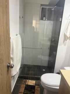 Apartment, 3 bedrooms and 2 full bathrooms - 4