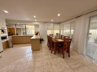 2 Old-style Homey Family Charm 4br Pet Friendly! - 7