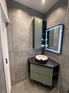 Charming 1-Bedroom Apartment - 4