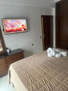 Spacious Appartment in the heart of Tangier with 2 living rooms, 2 bedrooms KING SIZE beds, 2 baths, 2 patios - 7