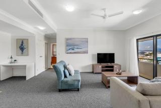 Courthouse Suite - Spacious Haven near Cairns Lagoon - 4