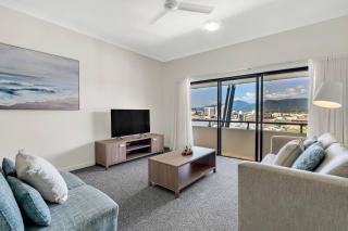 Courthouse Suite - Spacious Haven near Cairns Lagoon - 8
