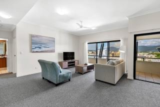 Courthouse Suite - Spacious Haven near Cairns Lagoon - 5