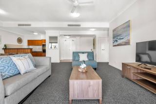 Courthouse Suite - Spacious Haven near Cairns Lagoon - 3