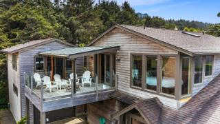 The Castle Rock Estate by AvantStay Steps From Arch Cape beach w Hot Tub Sauna - 9