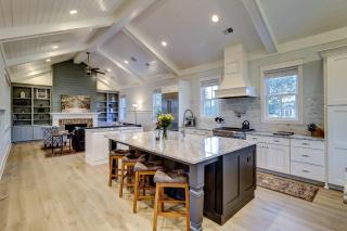 AV3-23: 3 23rd Avenue - 2