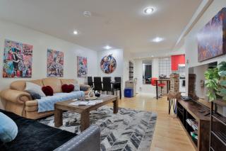 FREE PARKING - In-Suite WASHER & DRYER - fully stocked KITCHEN - WORKSPACE PROVIDED - FAST WIFI - 5 minute walk to the most CENTRAL metro station IN MONTREAL - BERRI UQAM - 3