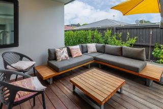 Beachside Townhouse with Courtyard & Garage - 8